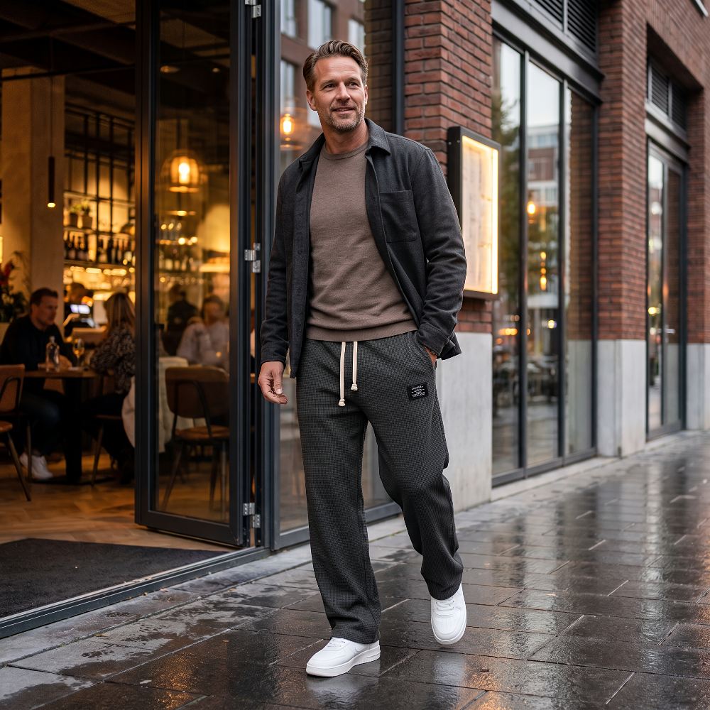 Pantalones cómodos con corte amplio y cintura ajustable