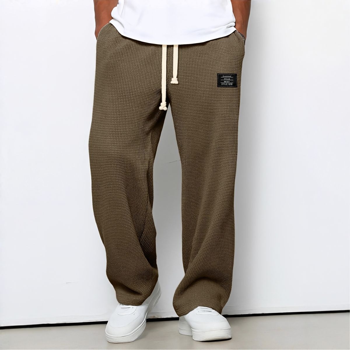Pantalones cómodos con corte amplio y cintura ajustable