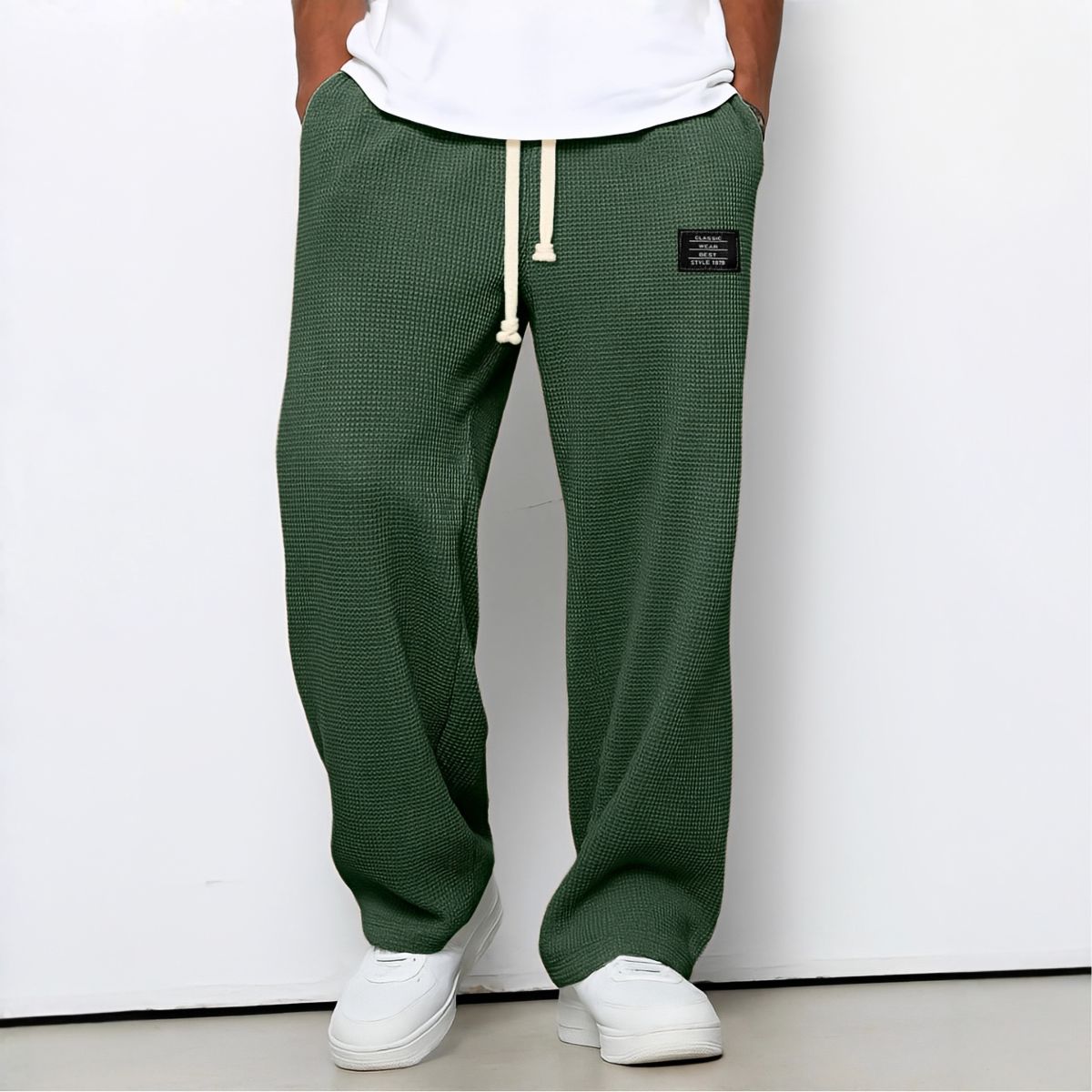 Pantalones cómodos con corte amplio y cintura ajustable