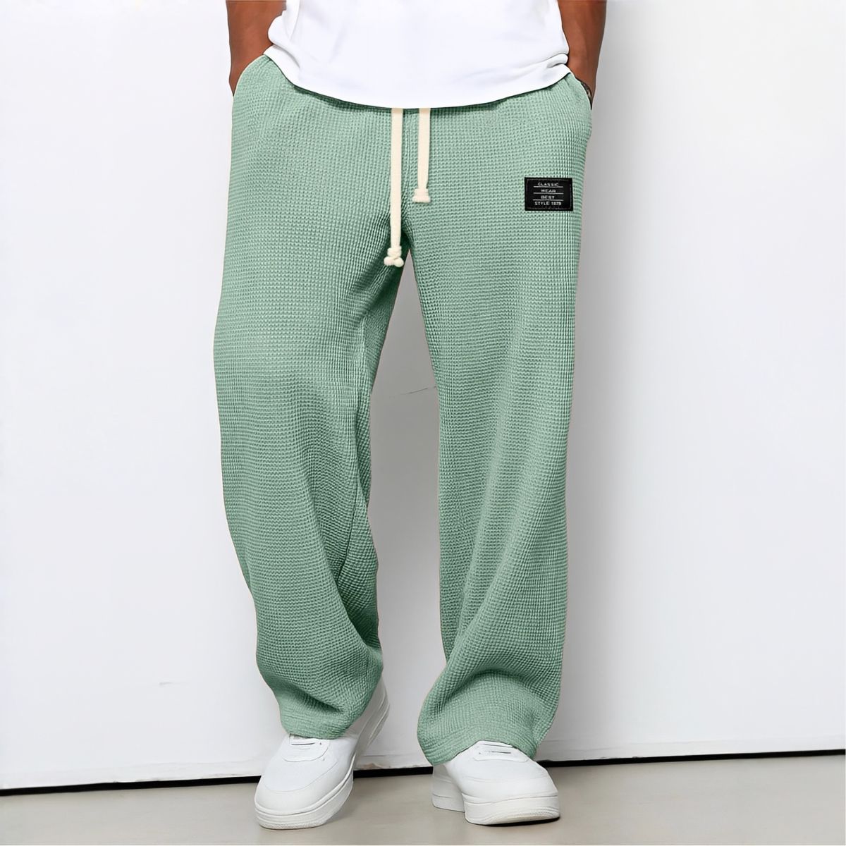 Pantalones cómodos con corte amplio y cintura ajustable