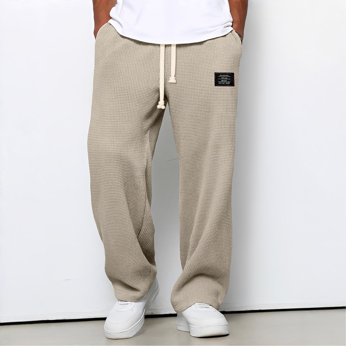 Pantalones cómodos con corte amplio y cintura ajustable