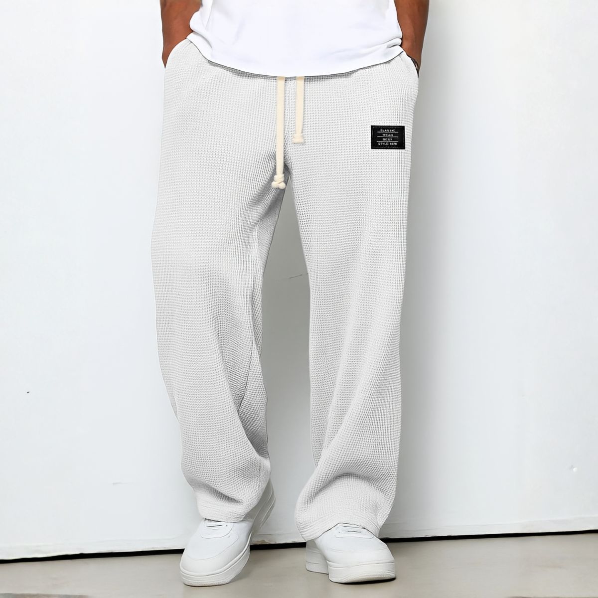 Pantalones cómodos con corte amplio y cintura ajustable