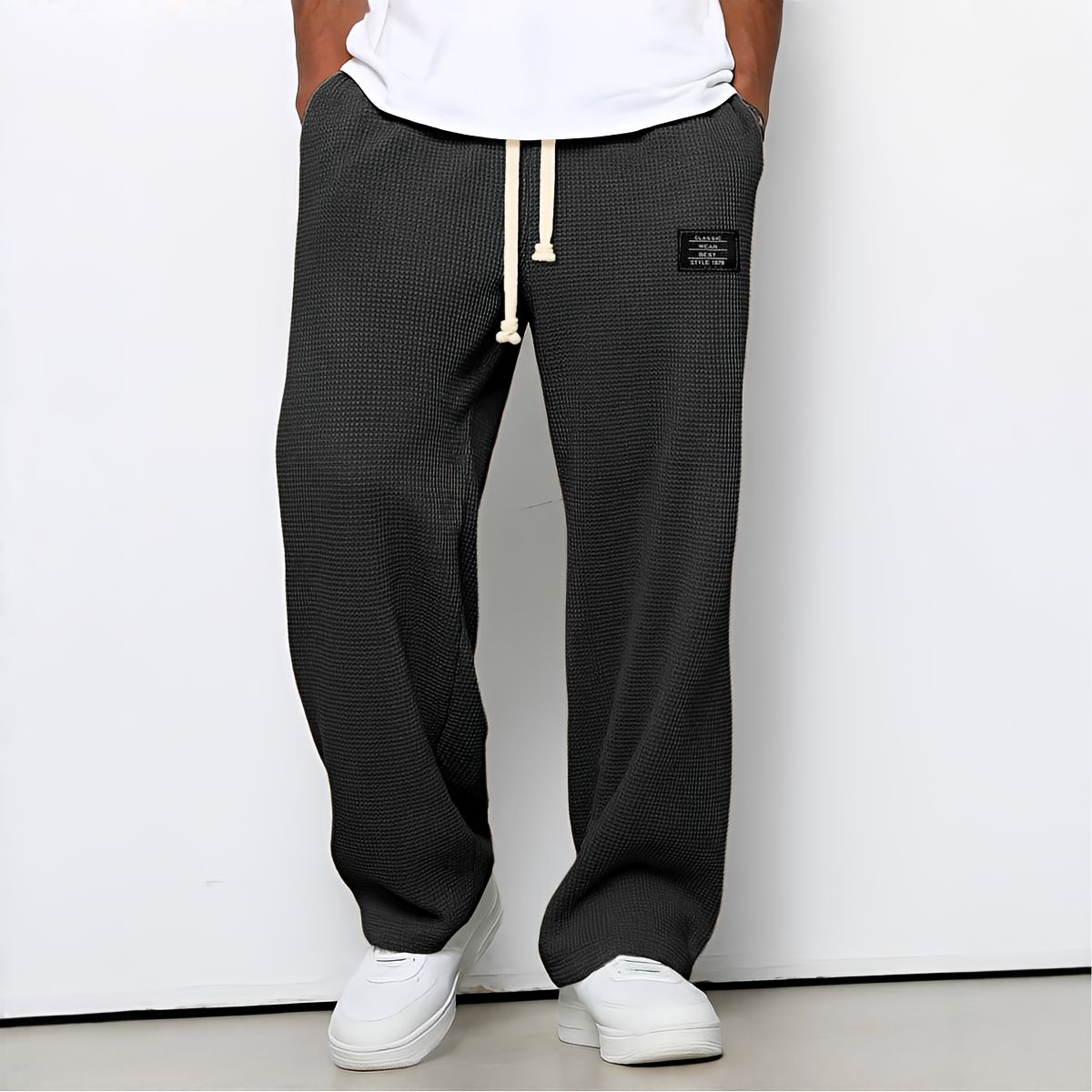Pantalones cómodos con corte amplio y cintura ajustable